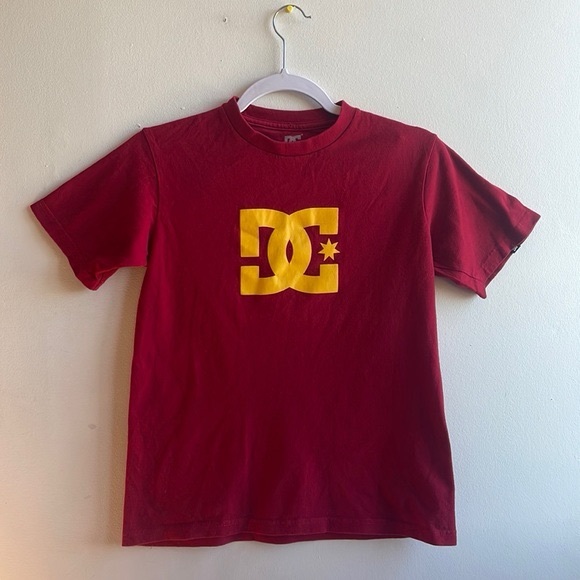 DC T Shirt Size Small Red & Yellow - Picture 1 of 4